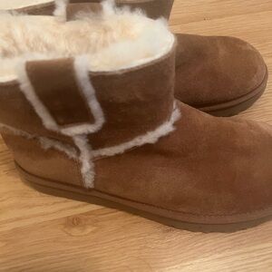 Brand New Uggs size 8 short boots!